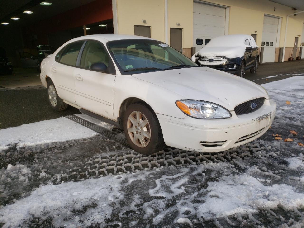 FORD TAURUS SE 2004 with VIN 1FAFP53224G163929 - Photo from auction