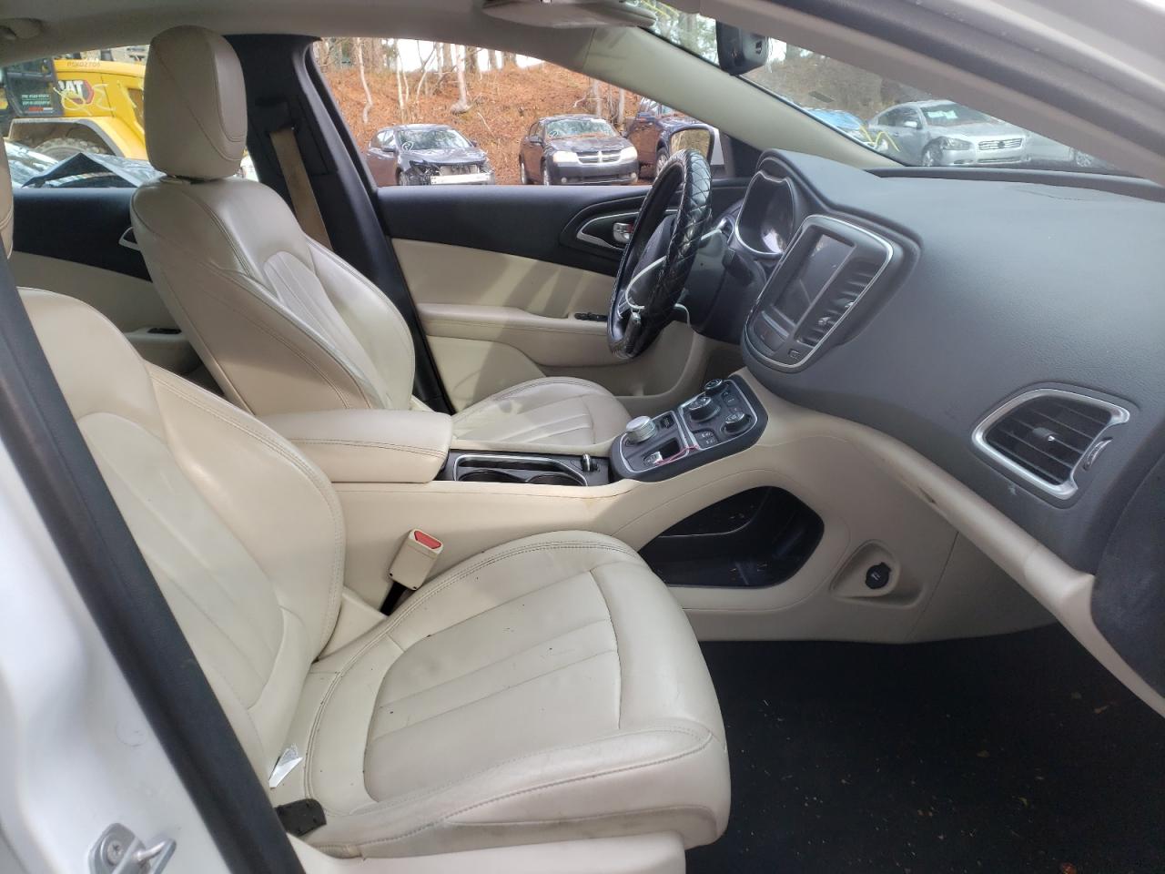 Photo 5 from auction – 2017 CHRYSLER 200 LIMITE with VIN 1C3CCCAB3HN505524