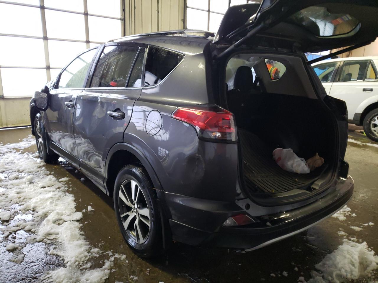 Photo 3 from auction – 2018 TOYOTA RAV4 ADVEN with VIN JTMRFREV4JJ239349