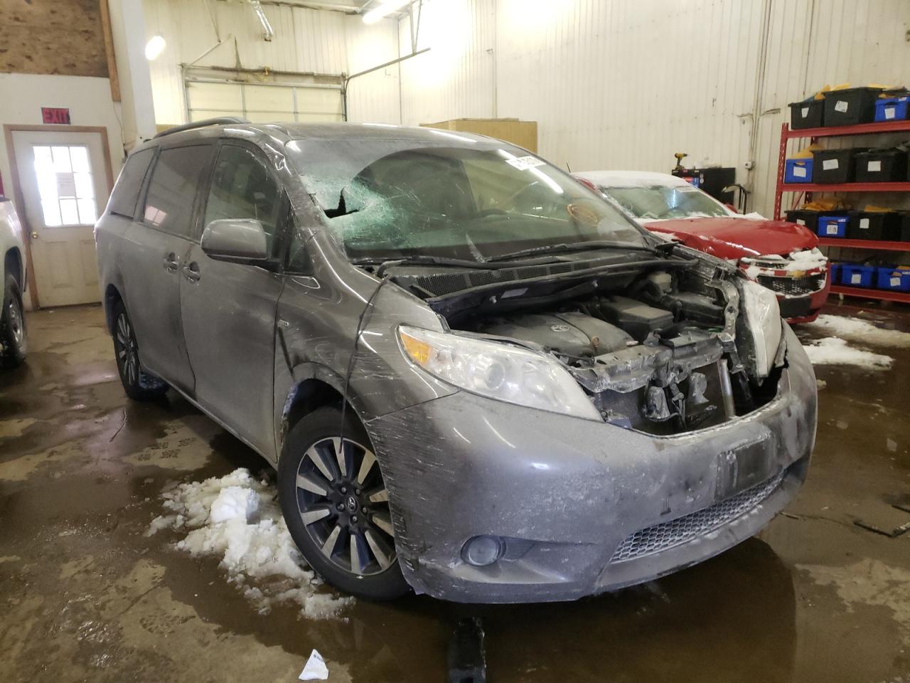 TOYOTA SIENNA LE 2017 with VIN 5TDJZ3DC5HS183050 - Photo from auction