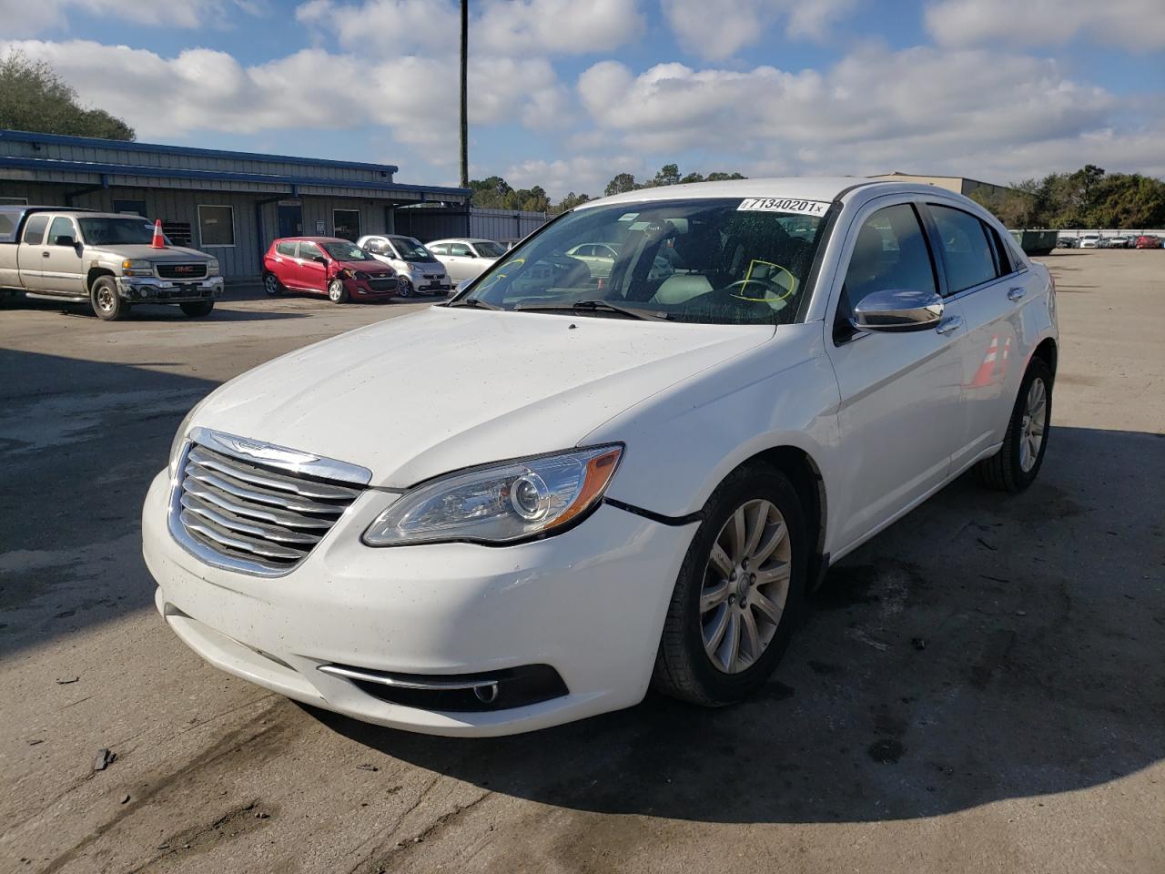 Photo 2 from auction – 2014 CHRYSLER 200 LIMITE with VIN 1C3CCBCGXEN236257