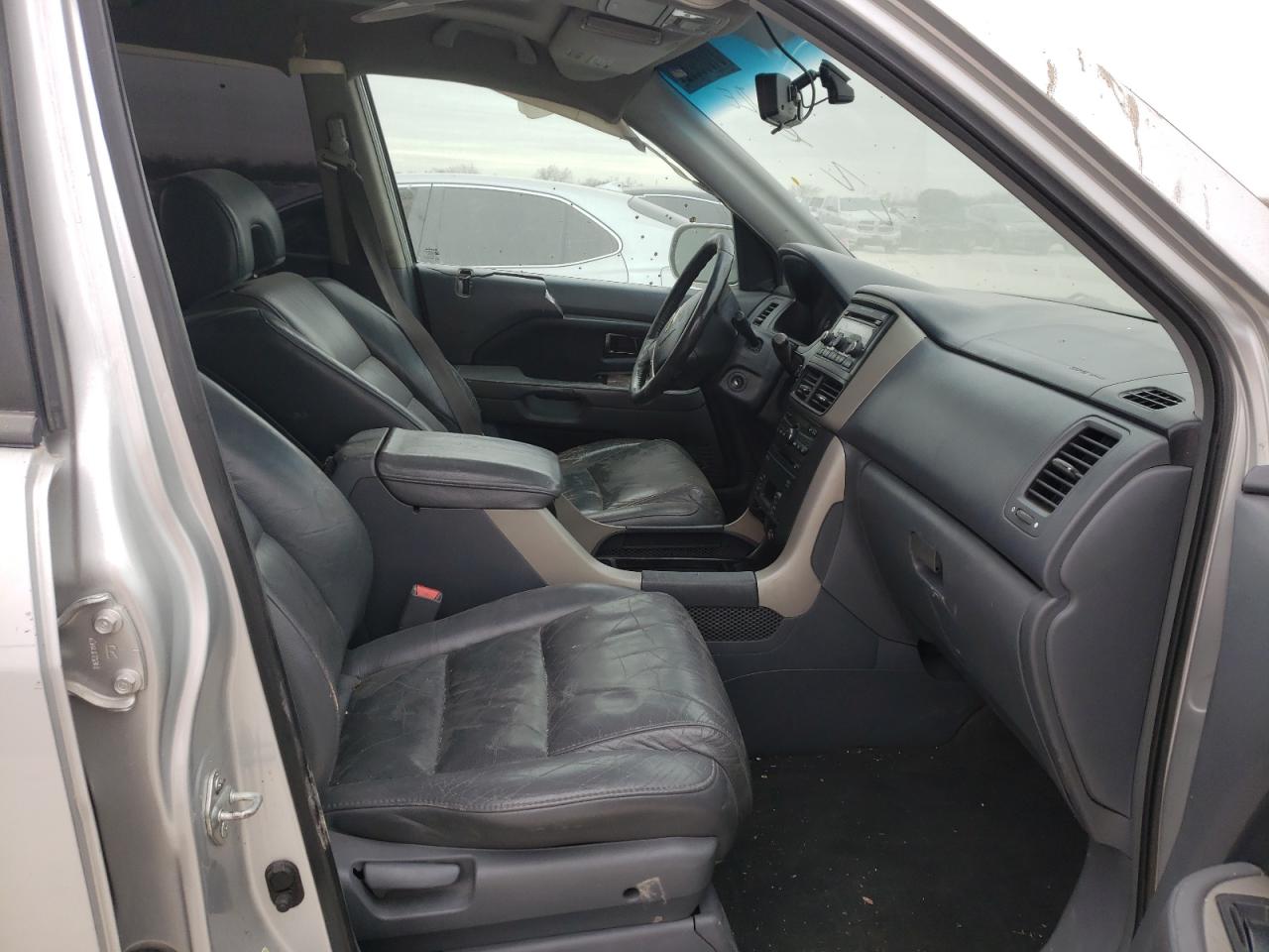 Photo 5 from auction – 2006 HONDA PILOT EX with VIN 5FNYF28676B051706