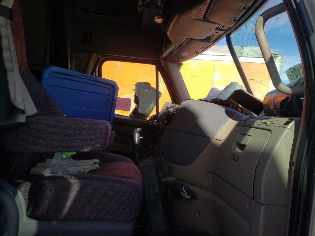 Photo 5 from auction – 2015 FREIGHTLINER CASCADIA 1 with VIN 3AKJGLD51FSFK3963