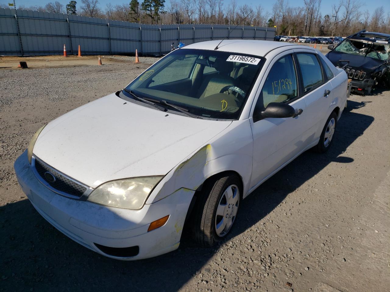 Photo 2 from auction – 2005 FORD FOCUS ZX4 with VIN 1FAFP34N85W262498
