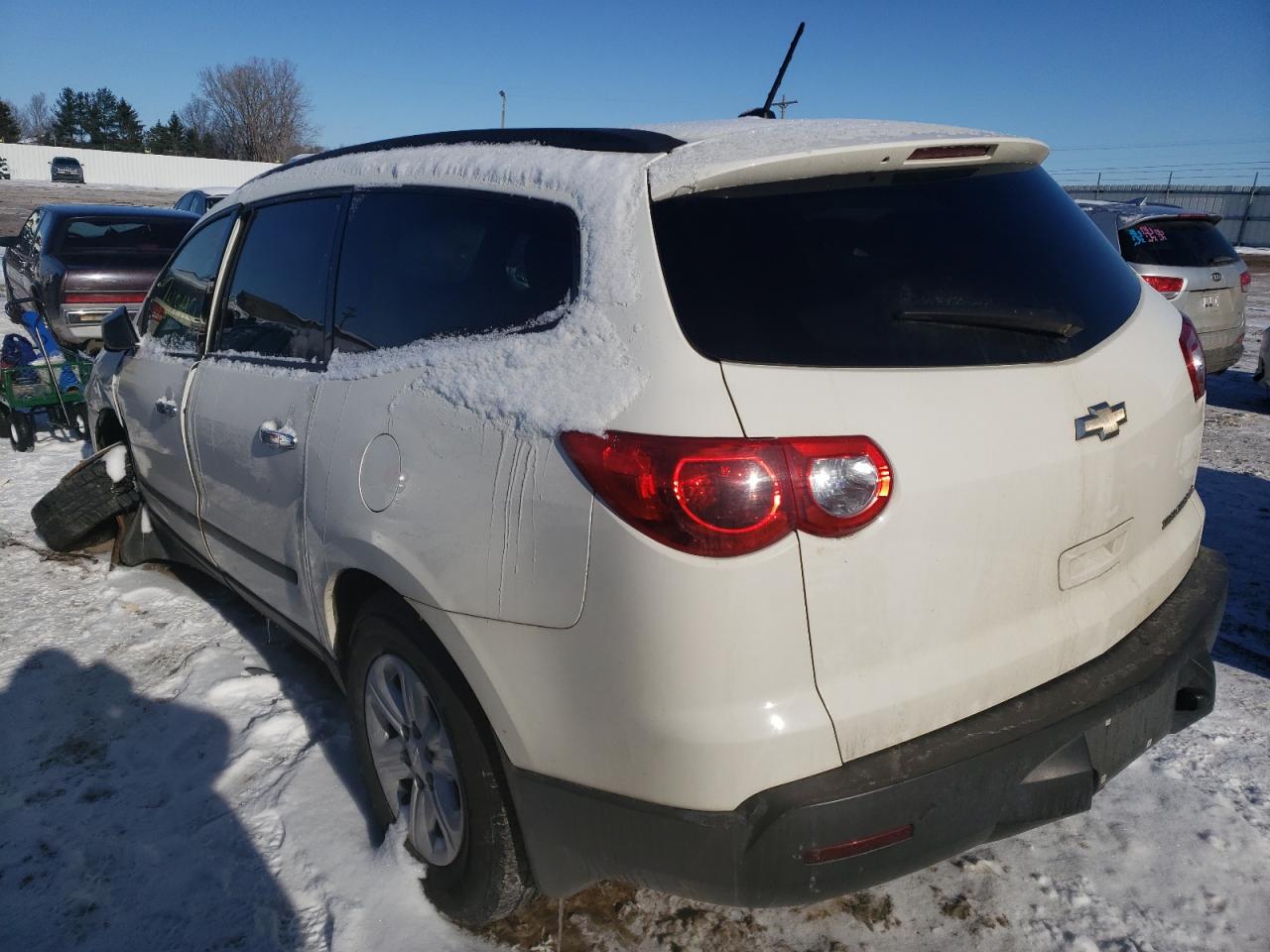 Photo 3 from auction – 2011 CHEVROLET TRAVERSE L with VIN 1GNKRFED2BJ390293