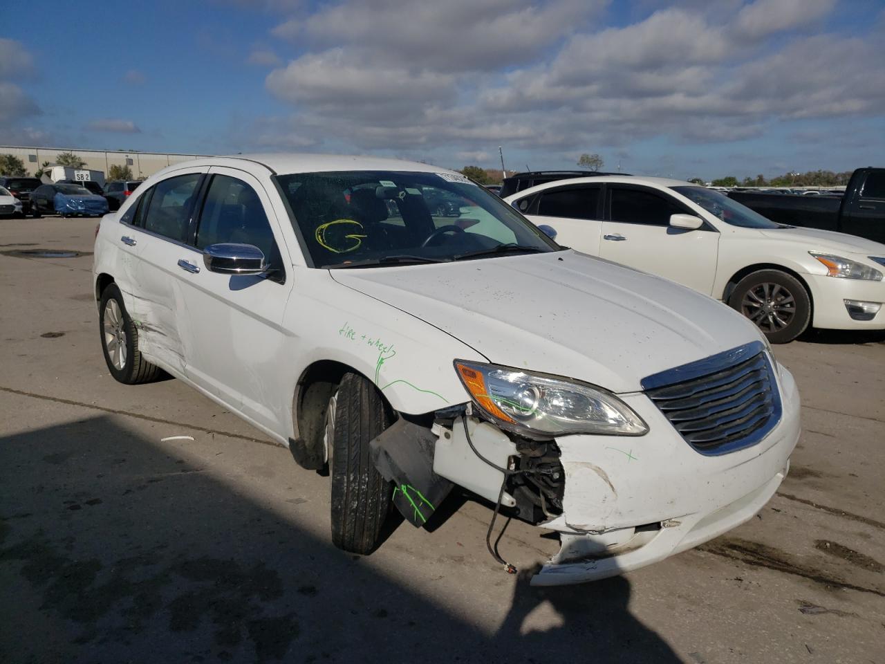 CHRYSLER 200 LIMITE 2014 with VIN 1C3CCBCGXEN236257 - Photo from auction