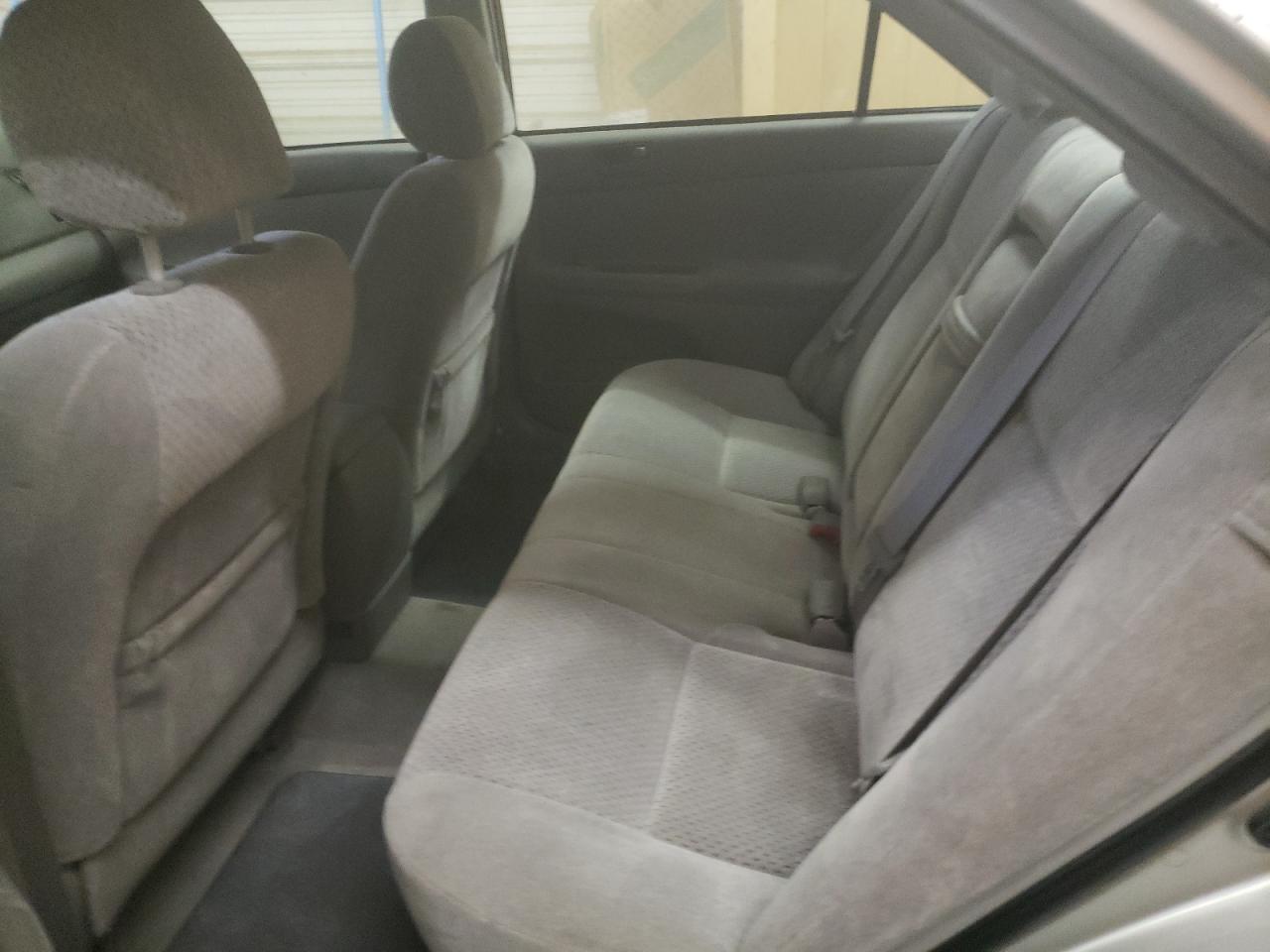 Photo 6 from auction – 2004 TOYOTA CAMRY LE with VIN 4T1BE32K44U826080