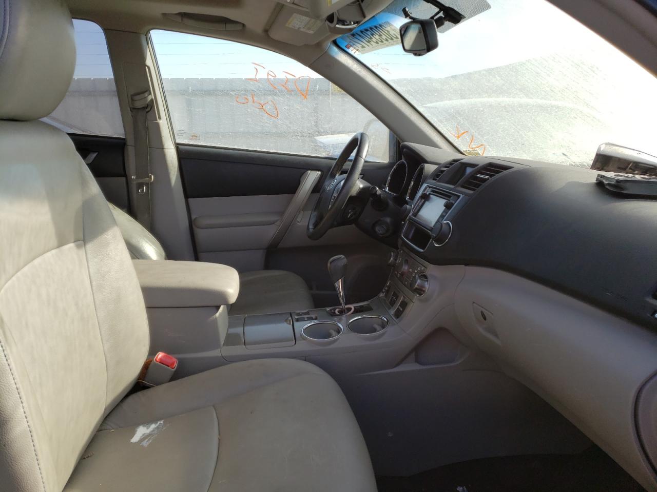 Photo 5 from auction – 2013 TOYOTA HIGHLANDER with VIN 5TDBK3EH3DS228919
