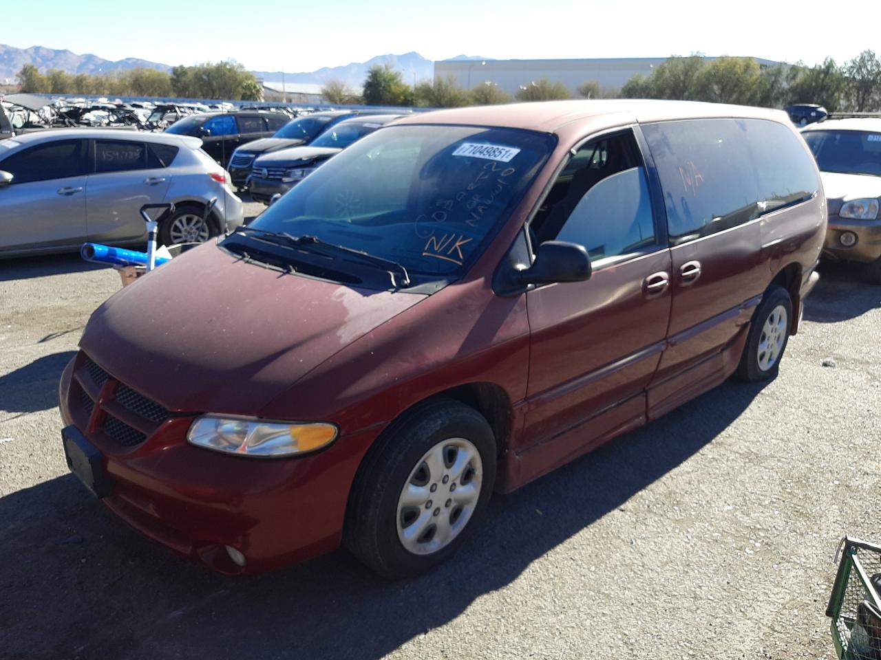 Photo 2 from auction – 2000 DODGE GRAND CARA with VIN 2B4GP44G5YR575640