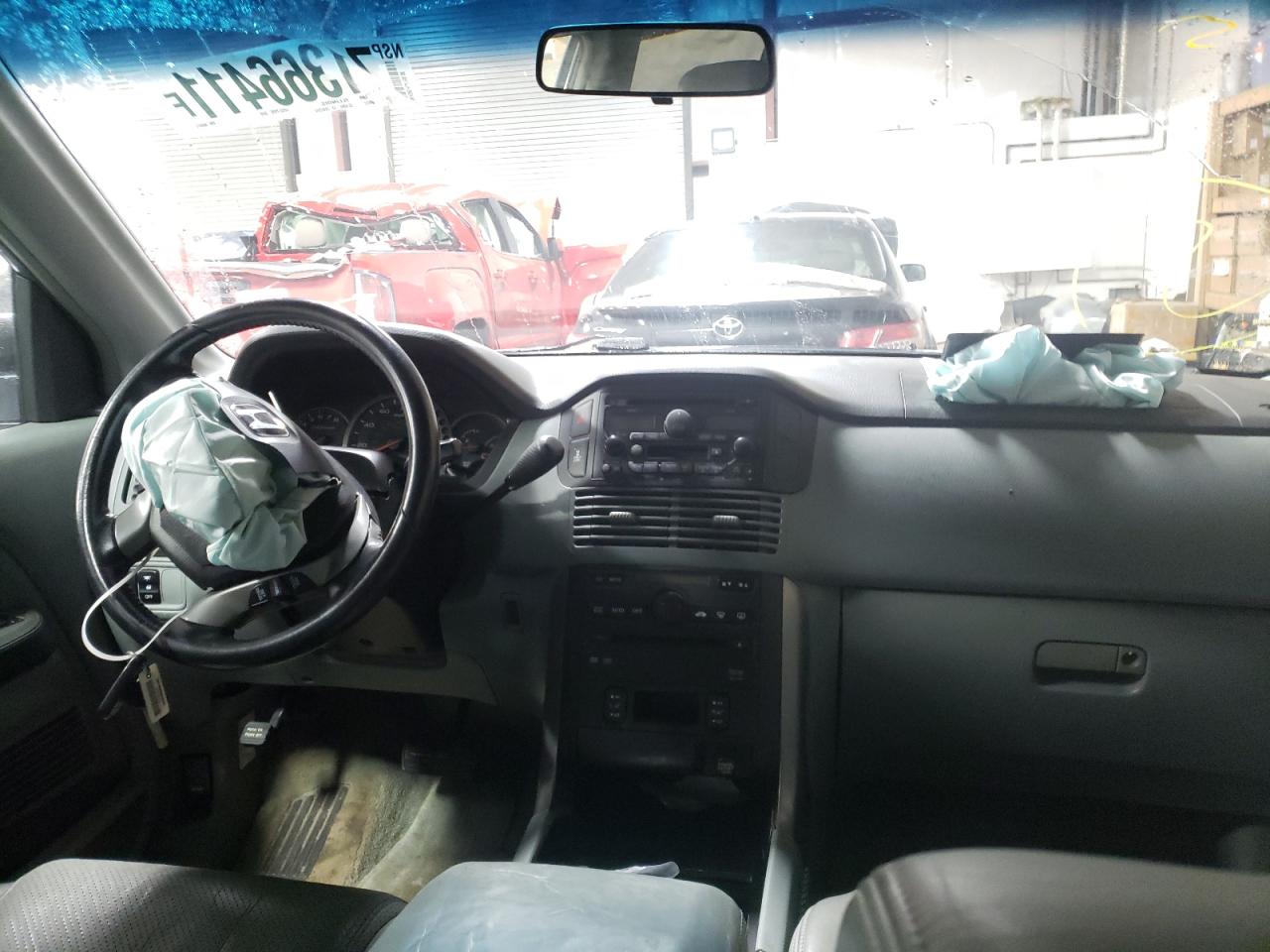 Photo 9 from auction – 2004 HONDA PILOT EXL with VIN 2HKYF18644H560371