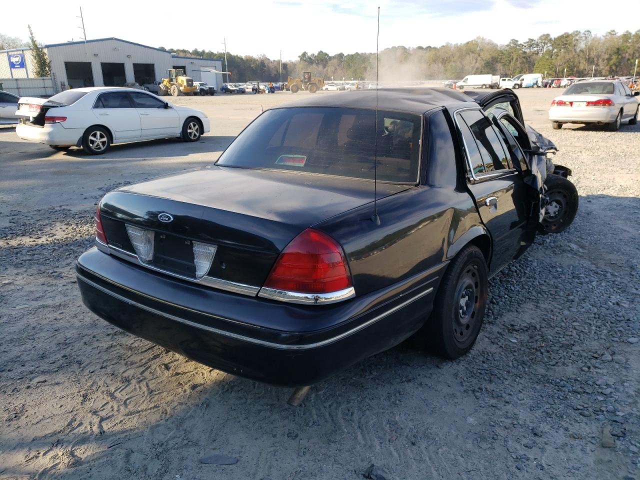 Photo 4 from auction – 2005 FORD CROWN VICT with VIN 2FAFP71WX5X162802