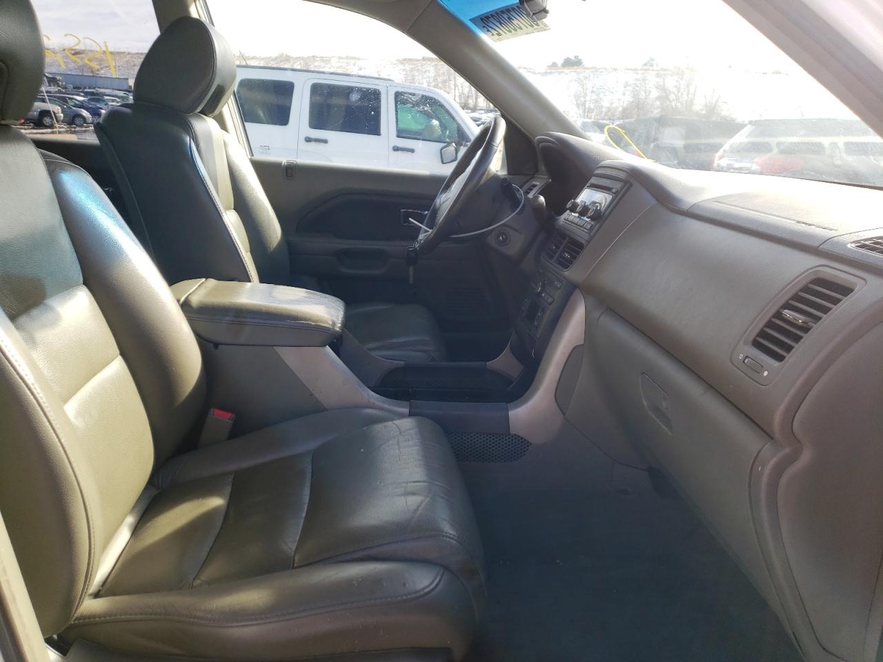 Photo 5 from auction – 2006 HONDA PILOT EX with VIN 2HKYF18506H504129