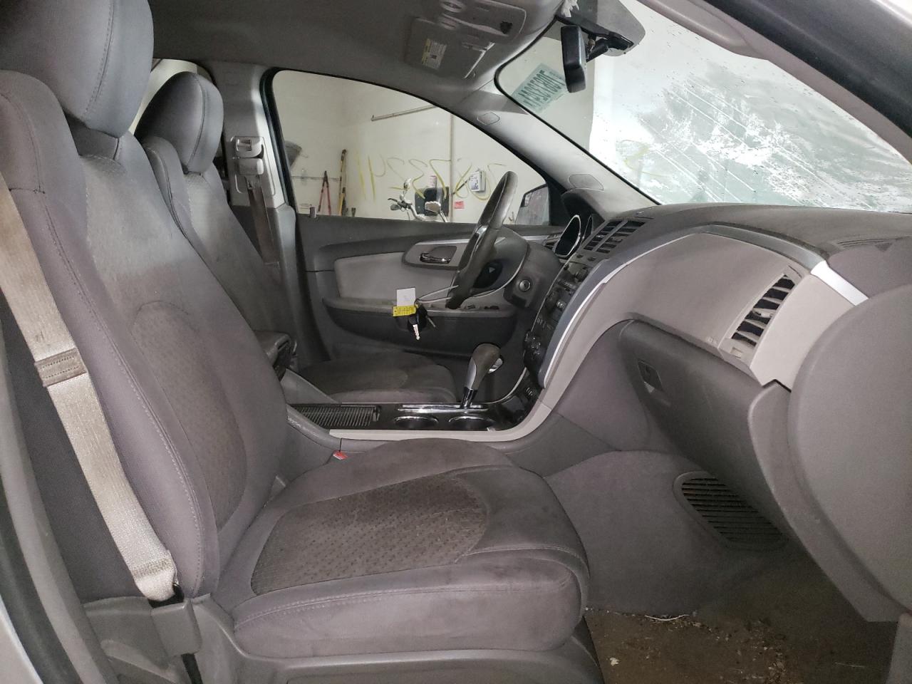 Photo 5 from auction – 2011 CHEVROLET TRAVERSE L with VIN 1GNKVGED2BJ418384