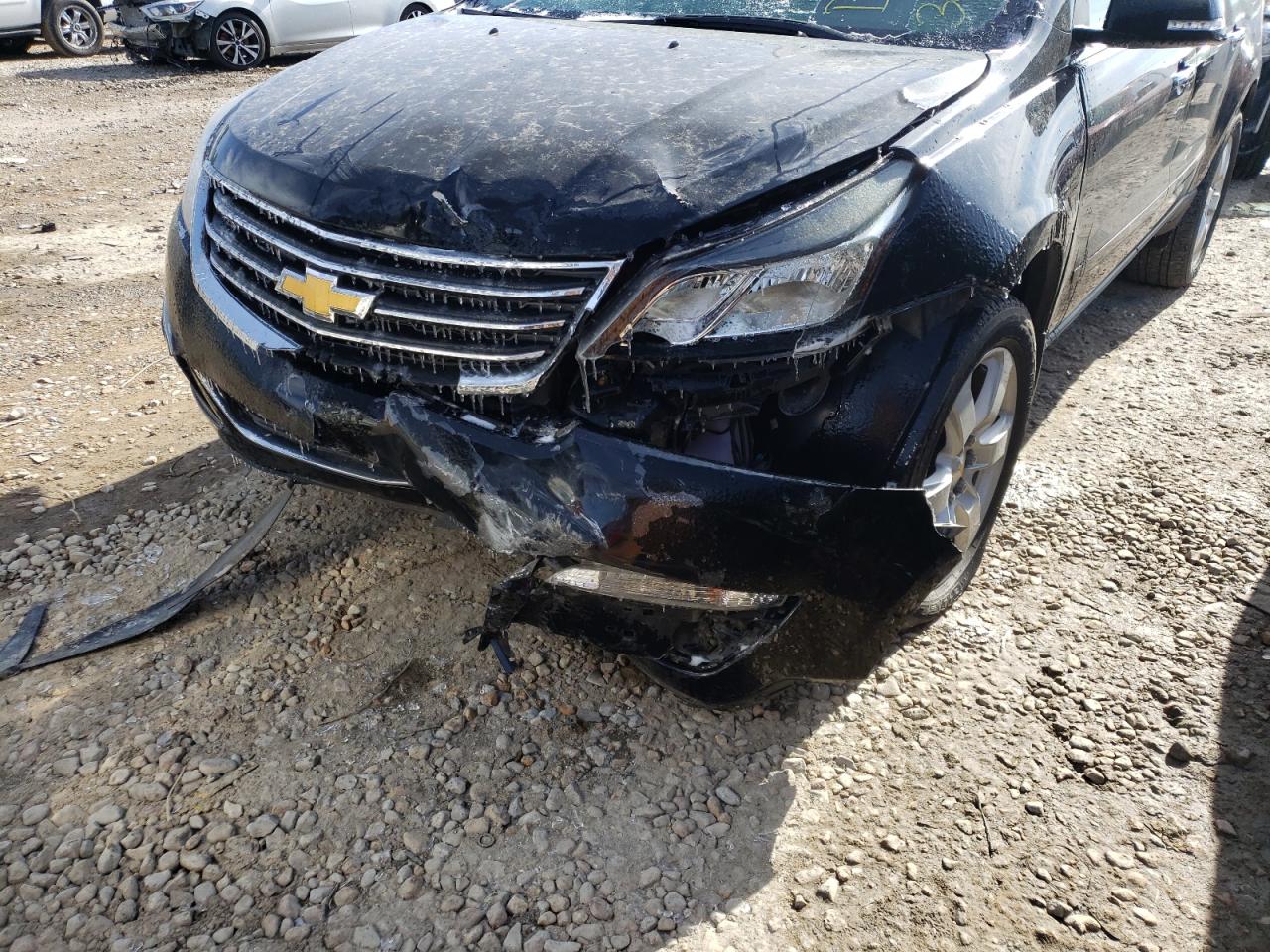 Photo 9 from auction – 2017 CHEVROLET TRAVERSE L with VIN 1GNKRGKD2HJ172647