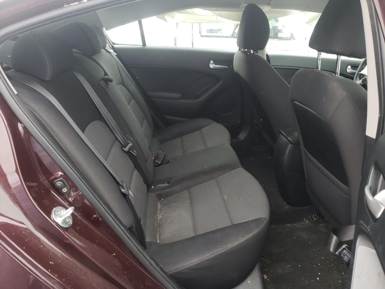 Photo 6 from auction – 2017 KIA FORTE LX with VIN 3KPFL4A77HE089430