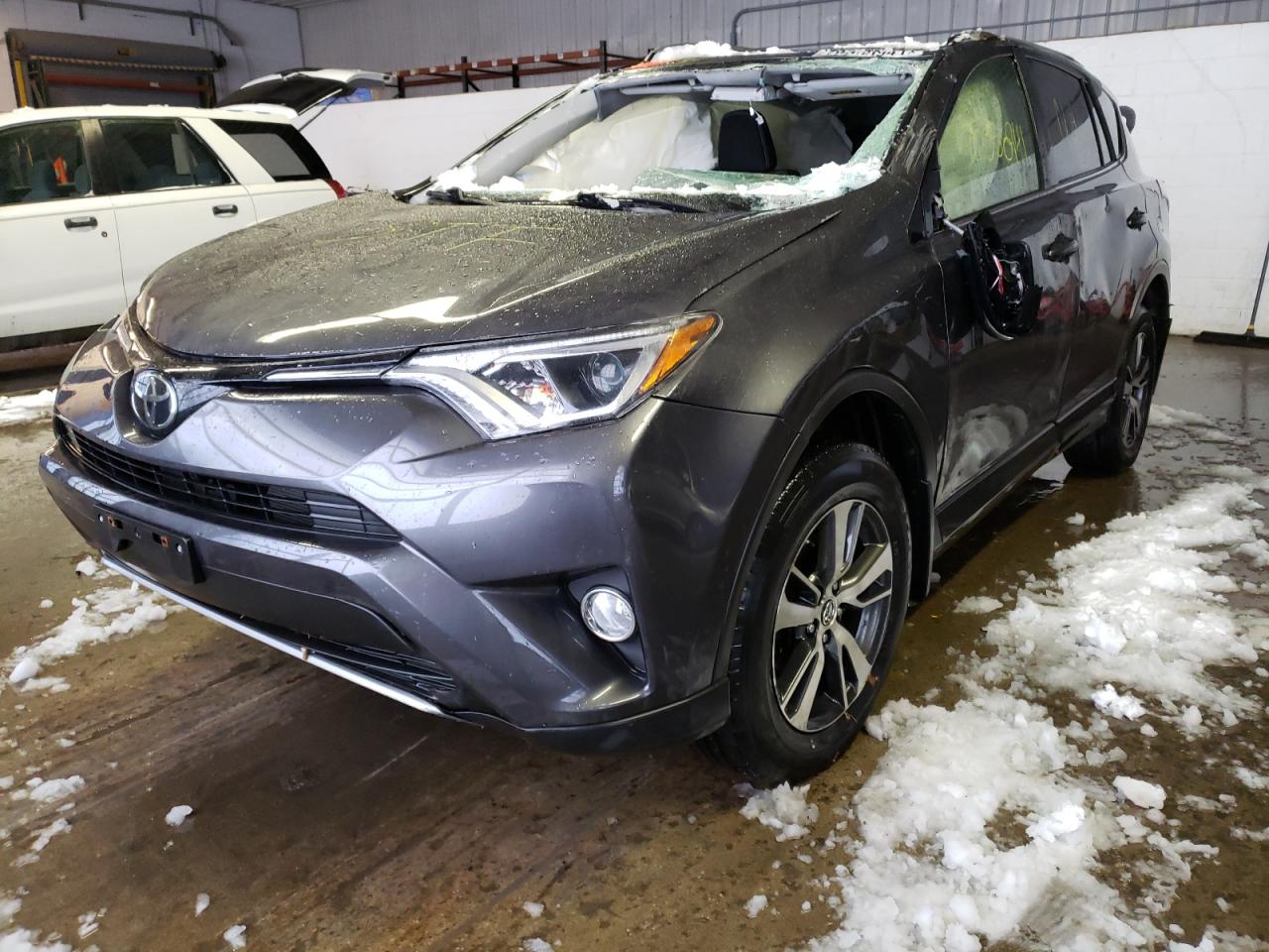 Photo 2 from auction – 2018 TOYOTA RAV4 ADVEN with VIN JTMRFREV4JJ239349
