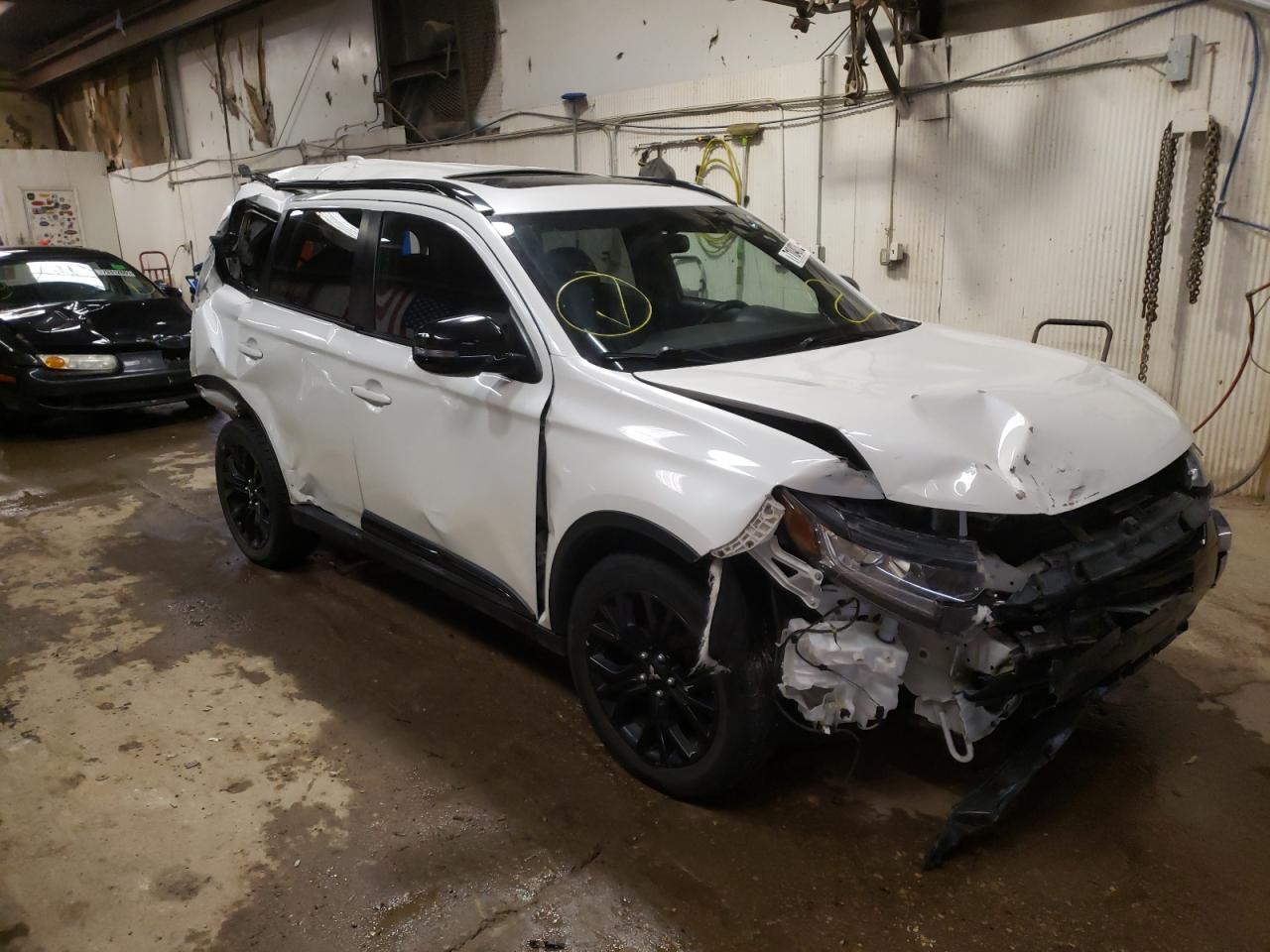 MITSUBISHI OUTLANDER 2018 with VIN JA4AZ3A39JZ031758 - Photo from auction
