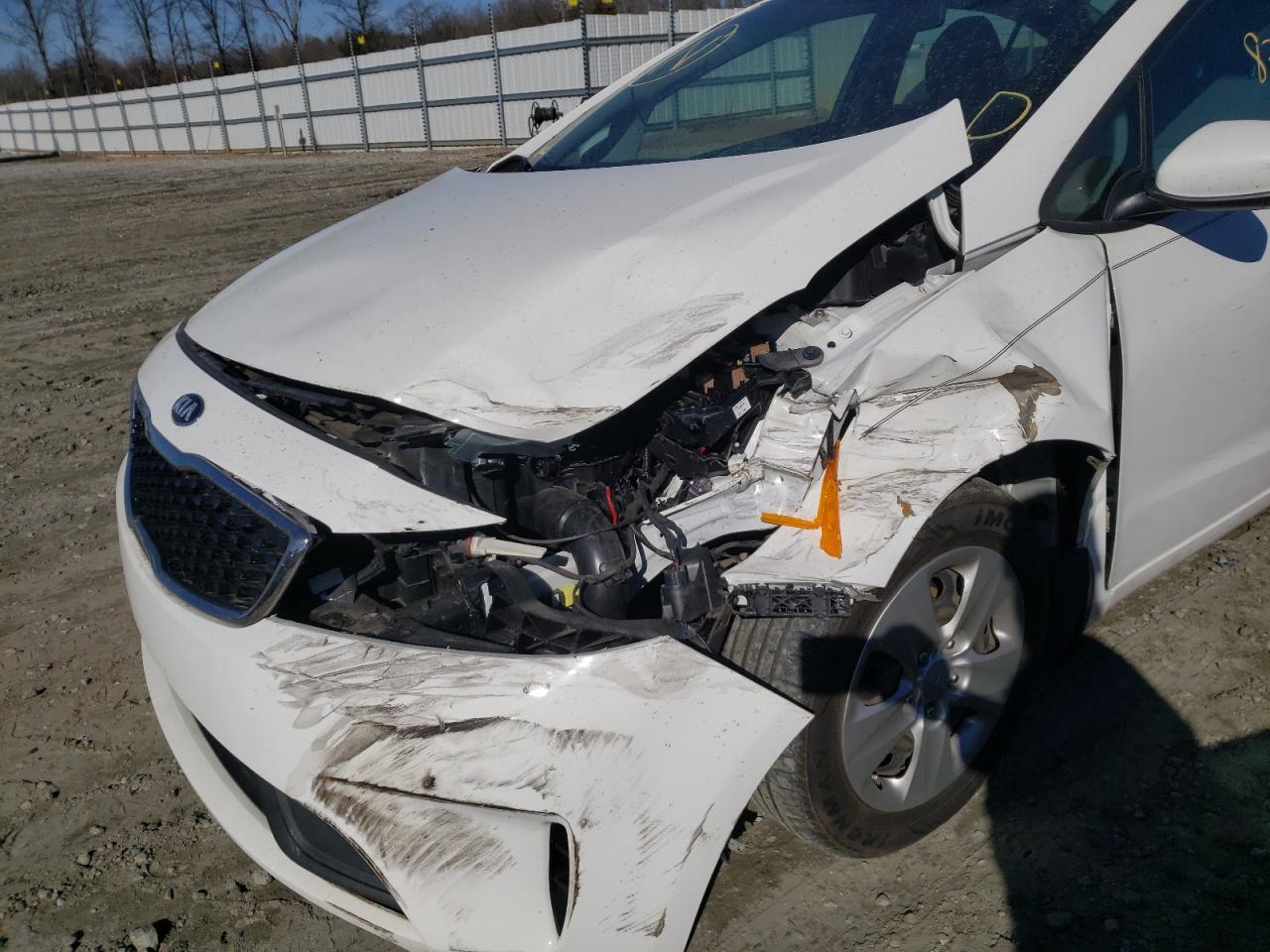 Photo 9 from auction – 2018 KIA FORTE LX with VIN 3KPFK4A77JE239318