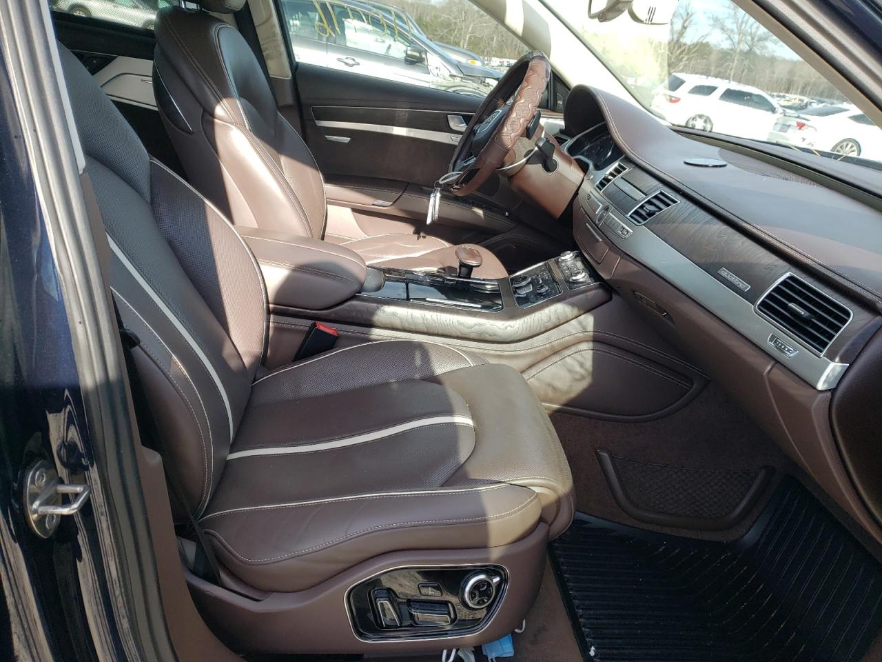 Photo 5 from auction – 2014 AUDI A8 L QUATT with VIN WAUR2AFD8EN004693