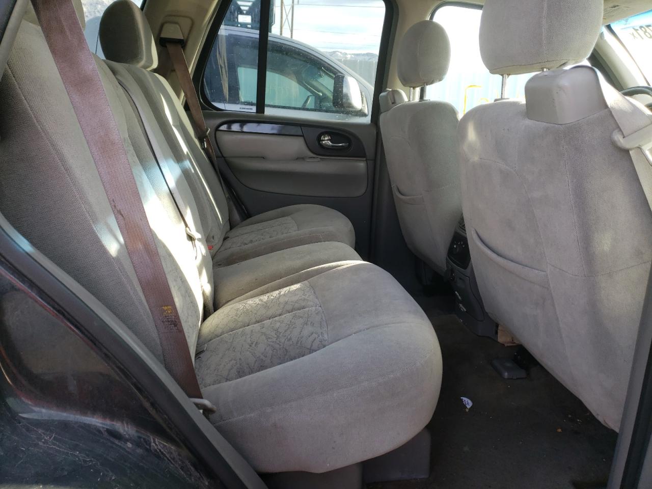 Photo 6 from auction – 2005 GMC ENVOY with VIN 1GKDT13S352133993