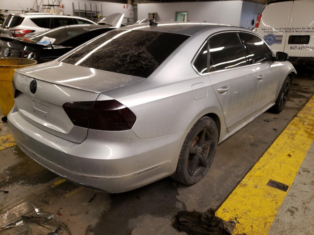 Photo 4 from auction – 2015 VOLKSWAGEN PASSAT SEL with VIN 1VWCS7A36FC017575