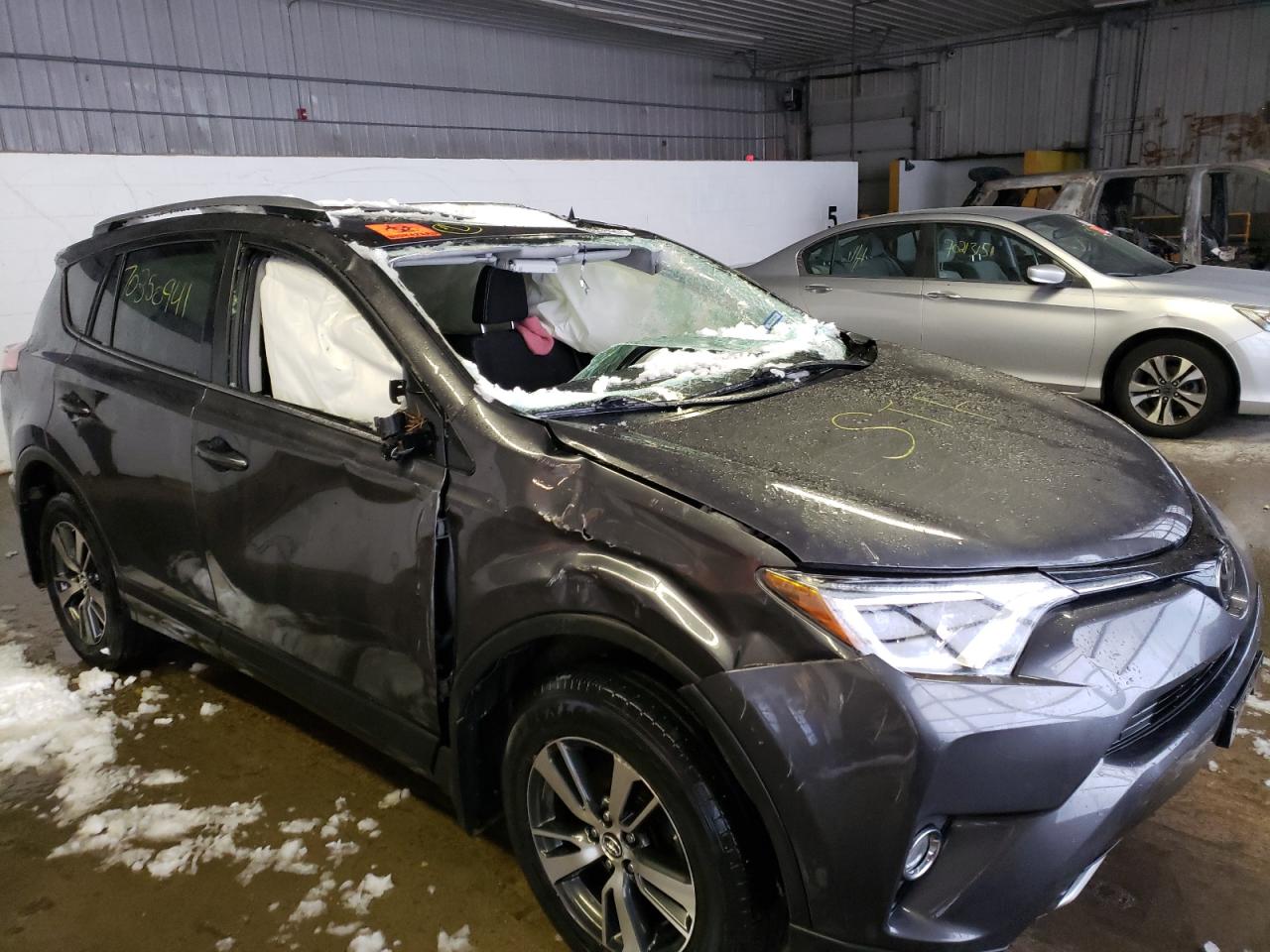 Photo 9 from auction – 2018 TOYOTA RAV4 ADVEN with VIN JTMRFREV4JJ239349