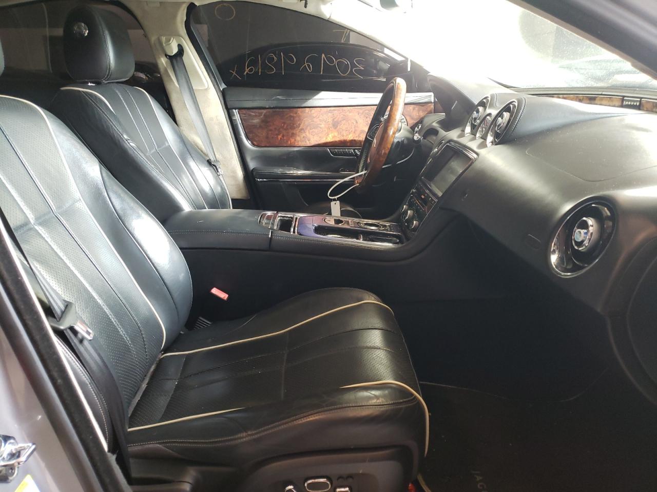 Photo 5 from auction – 2011 JAGUAR XJ with VIN SAJWA1CBXBLV17920