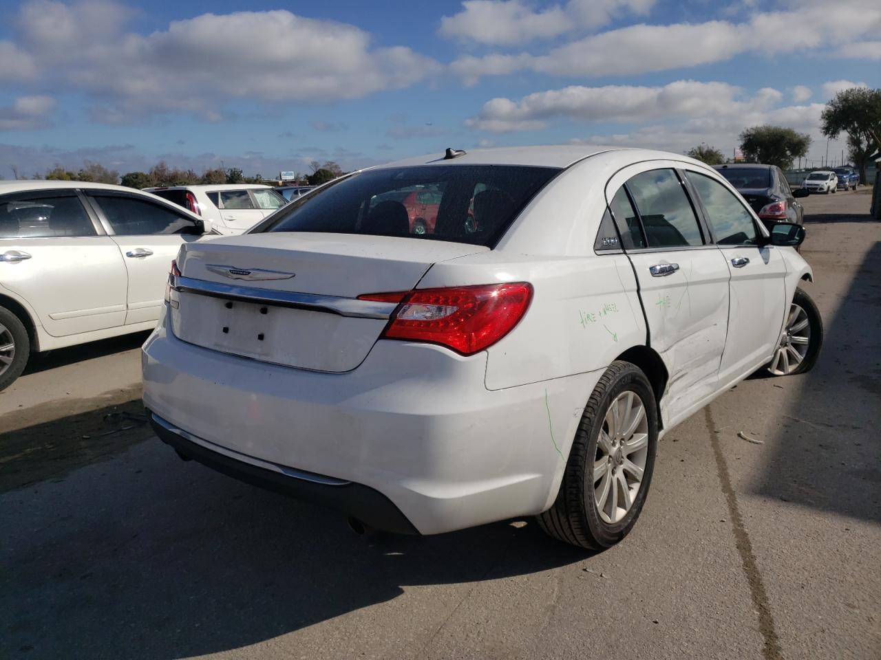 Photo 4 from auction – 2014 CHRYSLER 200 LIMITE with VIN 1C3CCBCGXEN236257