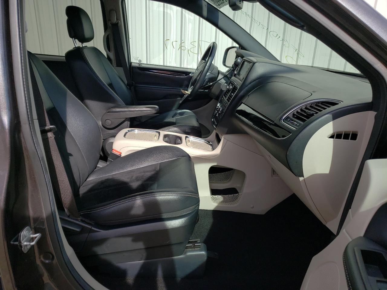 Photo 5 from auction – 2018 DODGE GRAND CARA with VIN 2C4RDGCGXJR327221