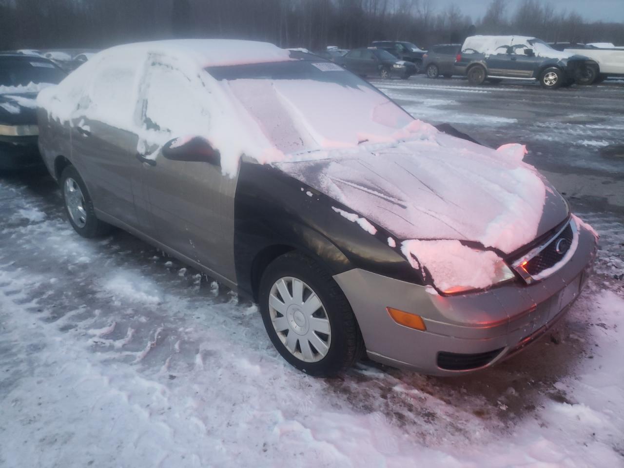 FORD FOCUS ZX4 2005 with VIN 1FAFP34N55W247733 - Photo from auction
