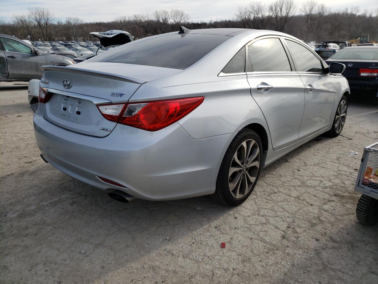 Photo 4 from auction – 2013 HYUNDAI SONATA SE with VIN 5NPEC4AB3DH589994