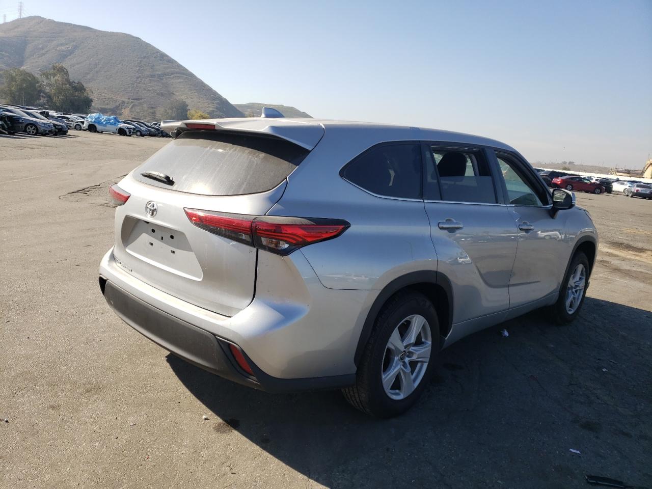 Photo 4 from auction – 2021 TOYOTA HIGHLANDER with VIN 5TDCZRAH3MS531885