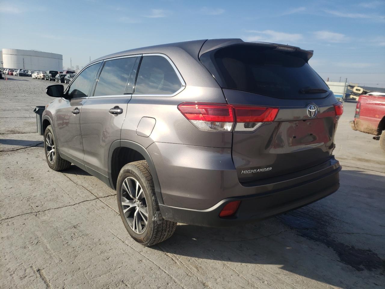 Photo 3 from auction – 2019 TOYOTA HIGHLANDER with VIN 5TDZARFH6KS058166