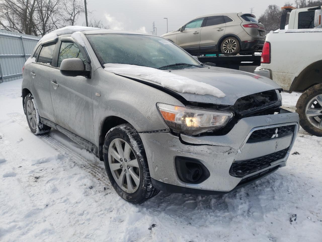 MITSUBISHI OUTLANDER 2015 con VIN 4A4AR3AU8FE058617 - Foto de la subasta