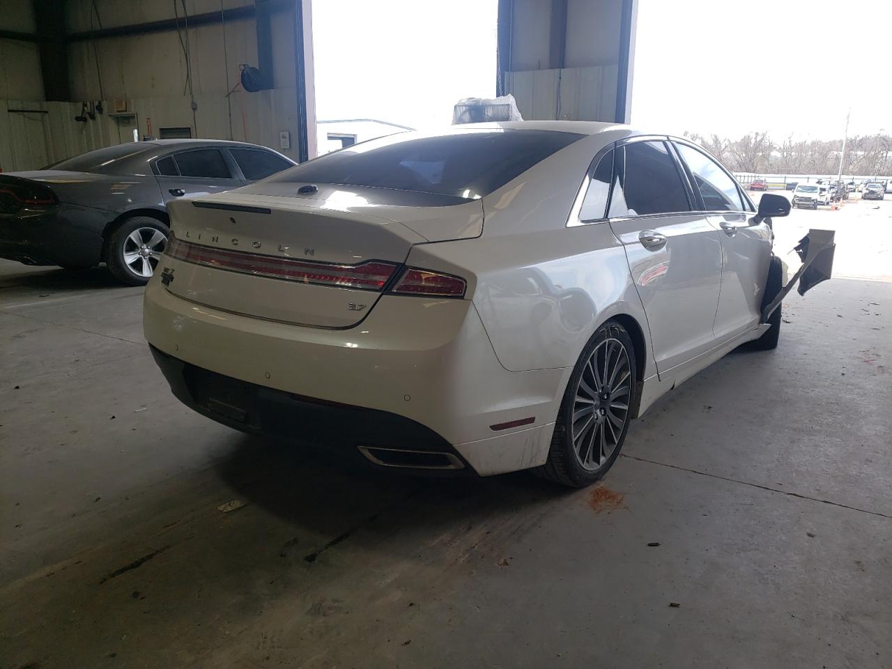 Photo 4 from auction – 2016 LINCOLN MKZ with VIN 3LN6L2GK6GR631698