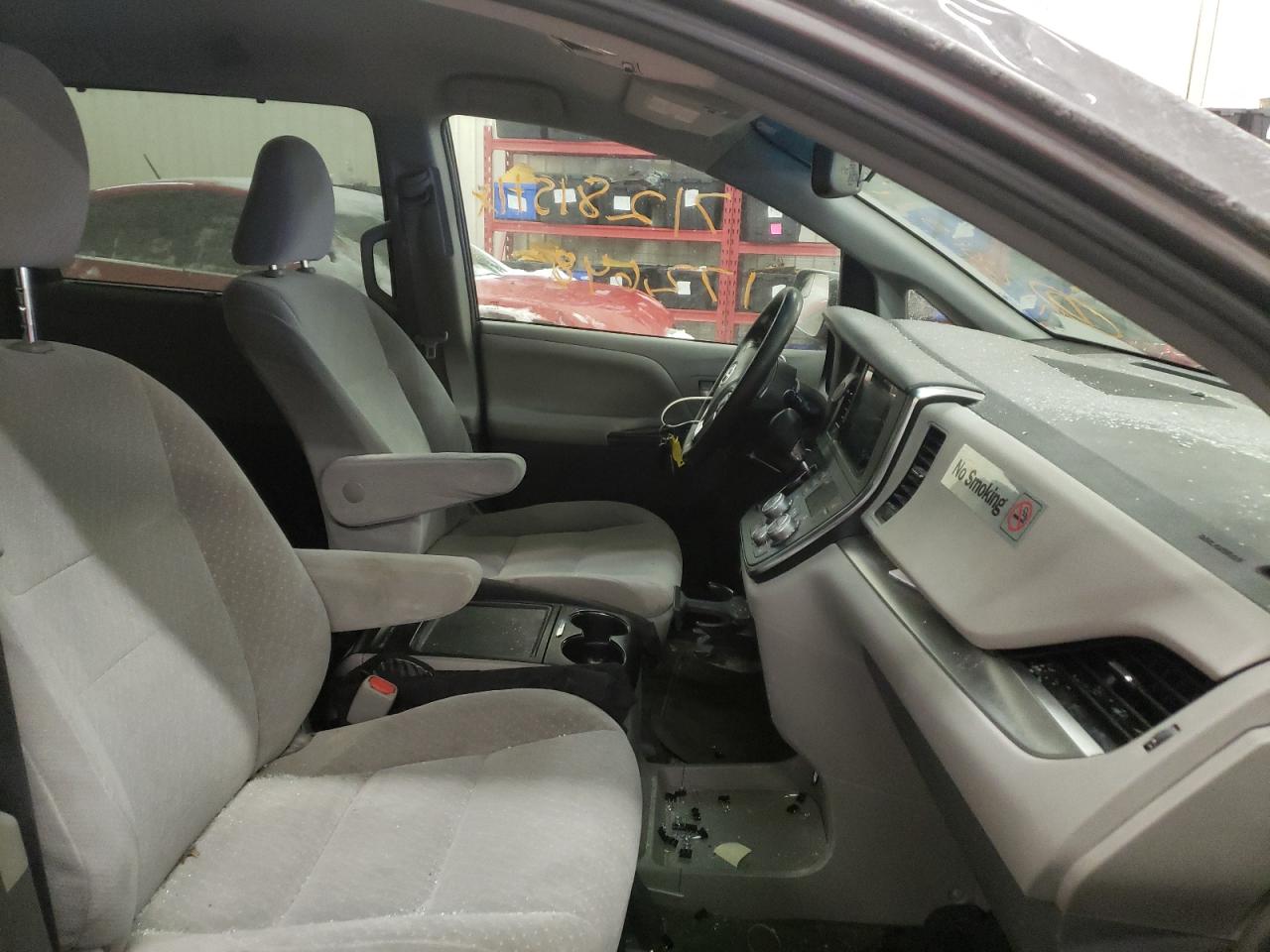 Photo 5 from auction – 2017 TOYOTA SIENNA LE with VIN 5TDJZ3DC5HS183050
