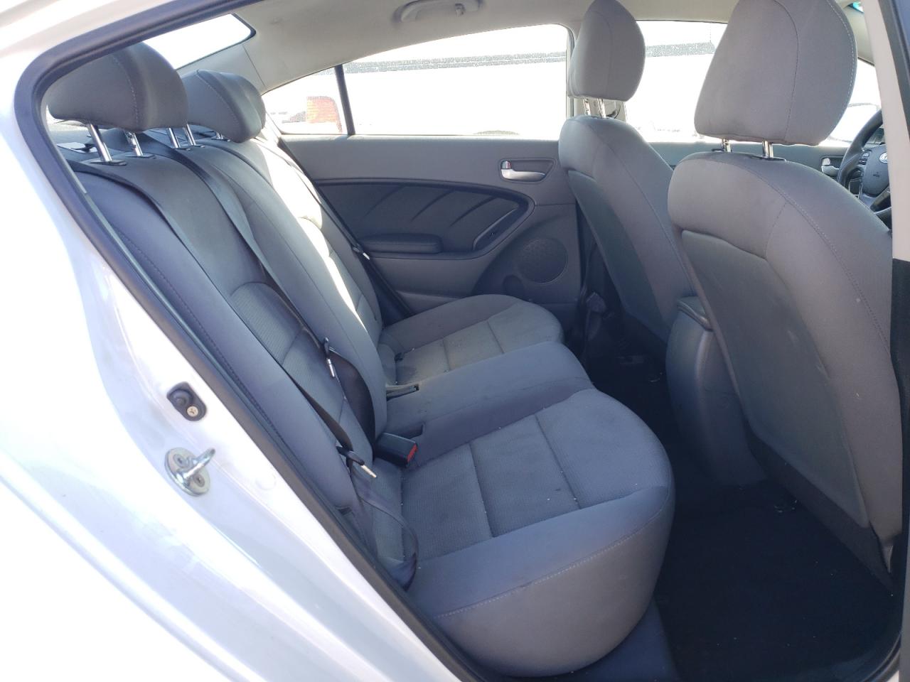 Photo 6 from auction – 2018 KIA FORTE LX with VIN 3KPFK4A77JE239318