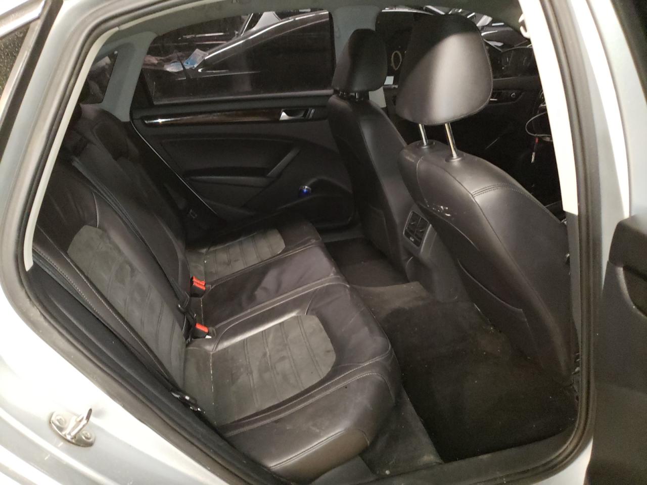 Photo 6 from auction – 2015 VOLKSWAGEN PASSAT SEL with VIN 1VWCS7A36FC017575