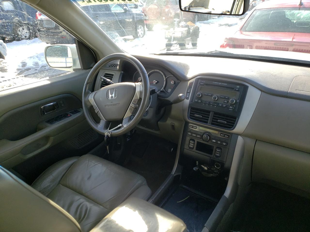 Photo 9 from auction – 2006 HONDA PILOT EX with VIN 2HKYF18506H504129