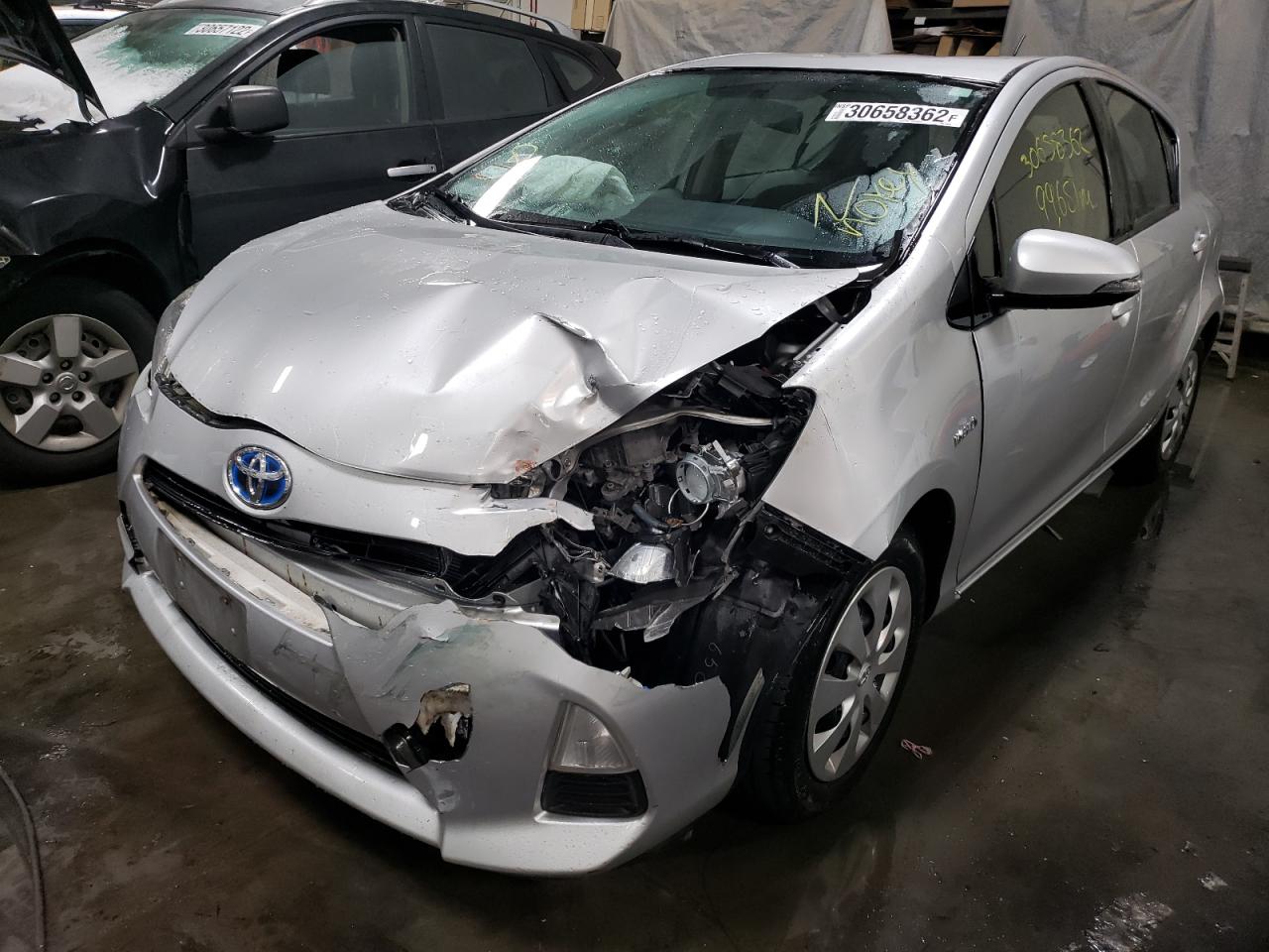 Photo 2 from auction – 2014 TOYOTA PRIUS C with VIN JTDKDTB3XE1569218