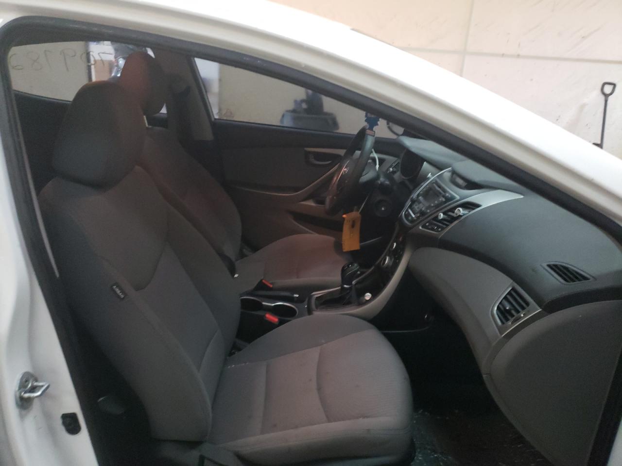 Photo 5 from auction – 2016 HYUNDAI ELANTRA SE with VIN 5NPDH4AE0GH765623