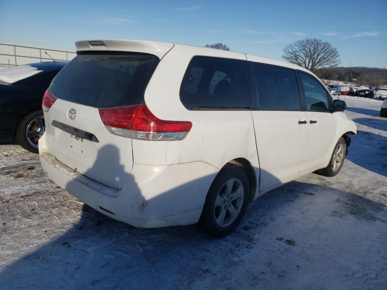 Photo 4 from auction – 2012 TOYOTA SIENNA BAS with VIN 5TDKA3DC0CS010721