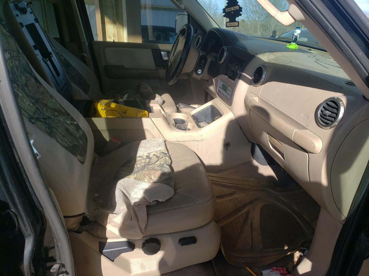 Photo 5 from auction – 2004 FORD EXPEDITION with VIN 1FMFU18L64LB27760