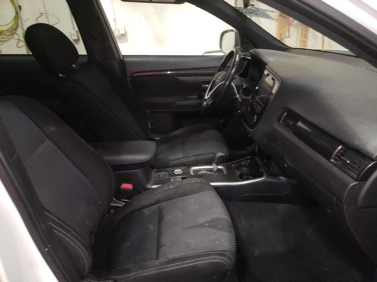Photo 5 from auction – 2018 MITSUBISHI OUTLANDER with VIN JA4AZ3A39JZ031758