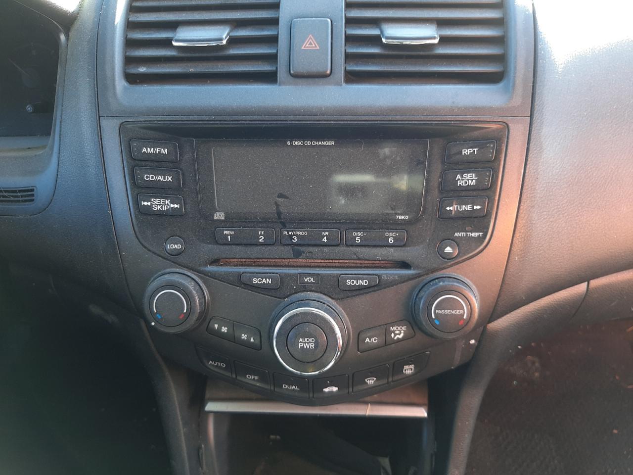 Photo 9 from auction – 2003 HONDA ACCORD EX with VIN JHMCM56653C034379