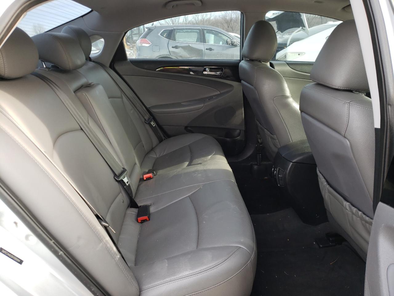 Photo 6 from auction – 2013 HYUNDAI SONATA SE with VIN 5NPEC4AB3DH589994