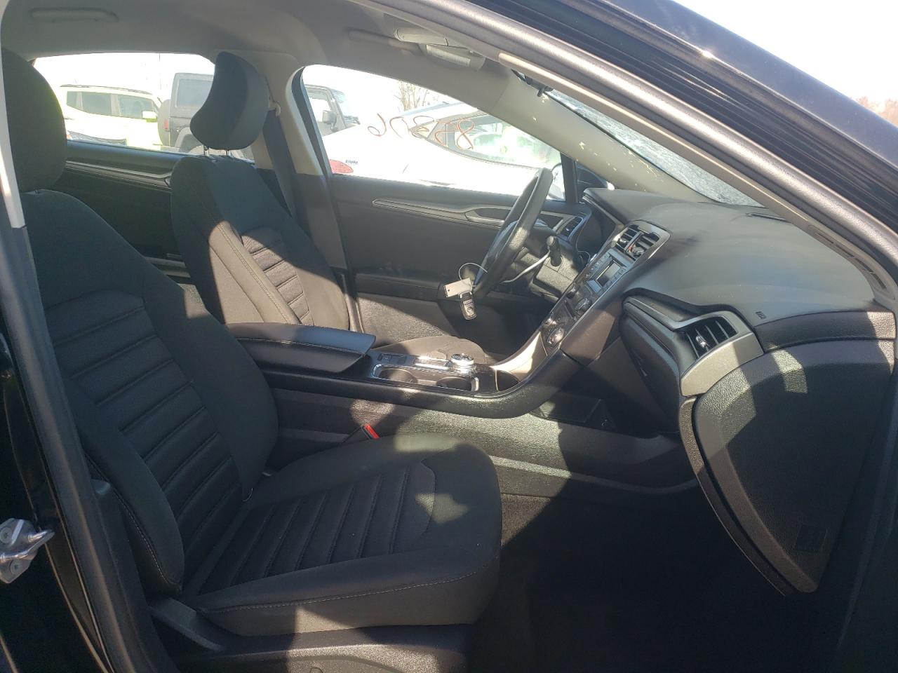 Photo 5 from auction – 2017 FORD FUSION SE with VIN 3FA6P0H72HR170269