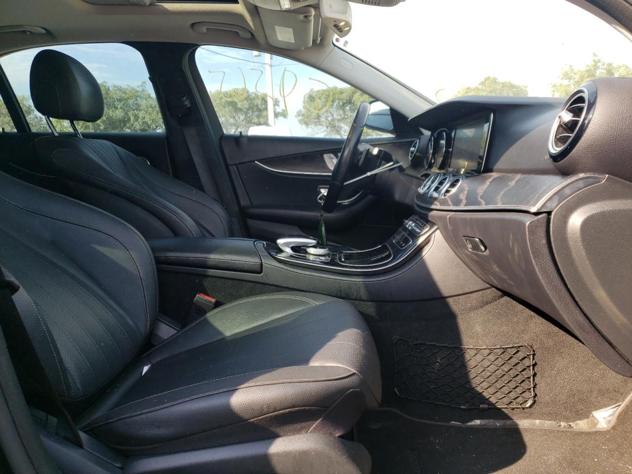 Photo 5 from auction – 2017 MERCEDES-BENZ E 300 with VIN WDDZF4JB3HA136471