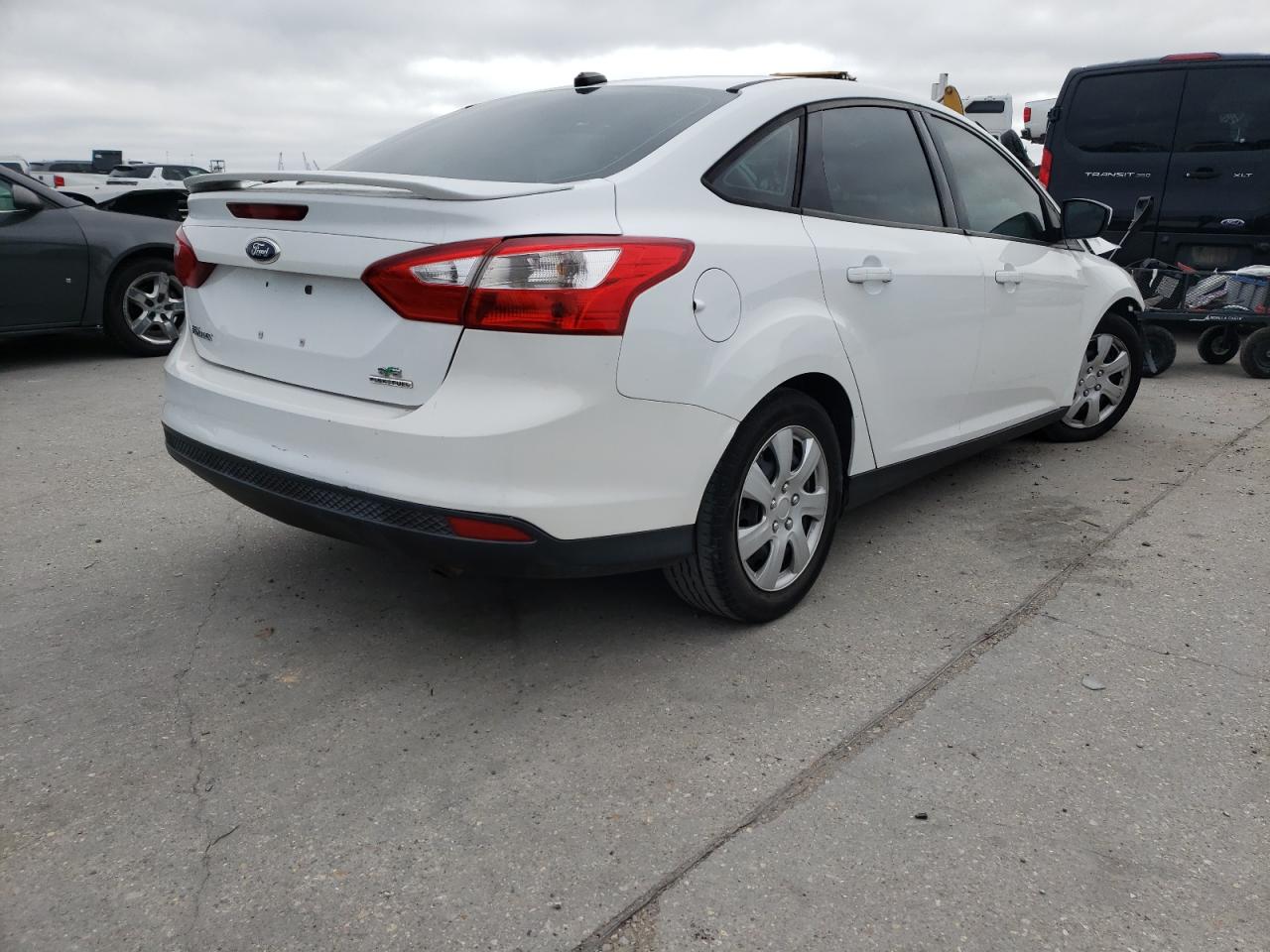 Photo 4 from auction – 2014 FORD FOCUS SE with VIN 1FADP3F22EL222025