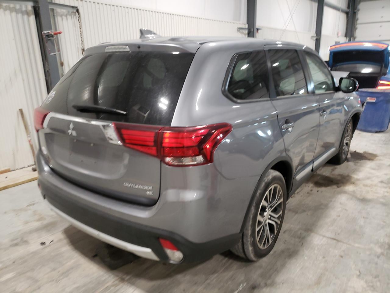 Photo 4 from auction – 2018 MITSUBISHI OUTLANDER with VIN JA4AD3A31JZ054711